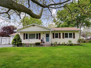 27 Idlewood Dr, Brockport, NY 14420