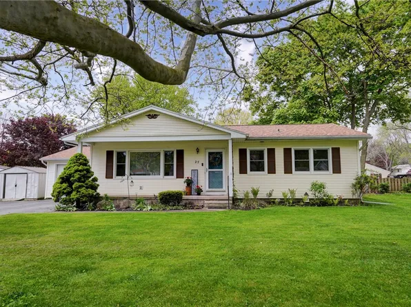27 Idlewood Dr, Brockport, NY 14420