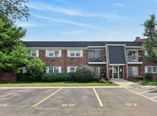 2411 Ogden Ave APT 11, Downers Grove, IL 60515