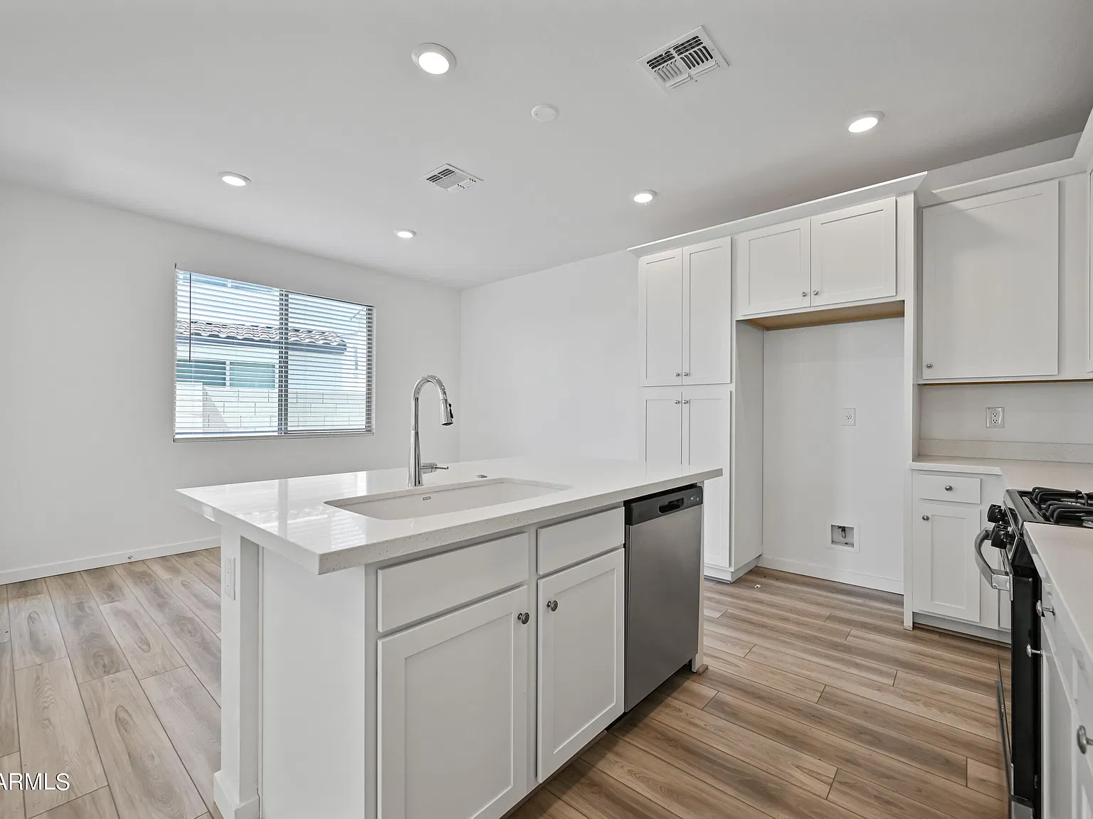 3 bed, 2.5 bath, 1559 sqft, $2,175 — Photo 3