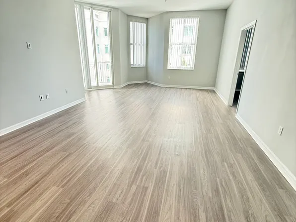 255 Evernia St APT 409, West Palm Beach, FL 33401