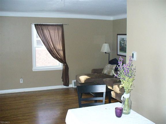 3rd image of 550 Huntmere Dr
