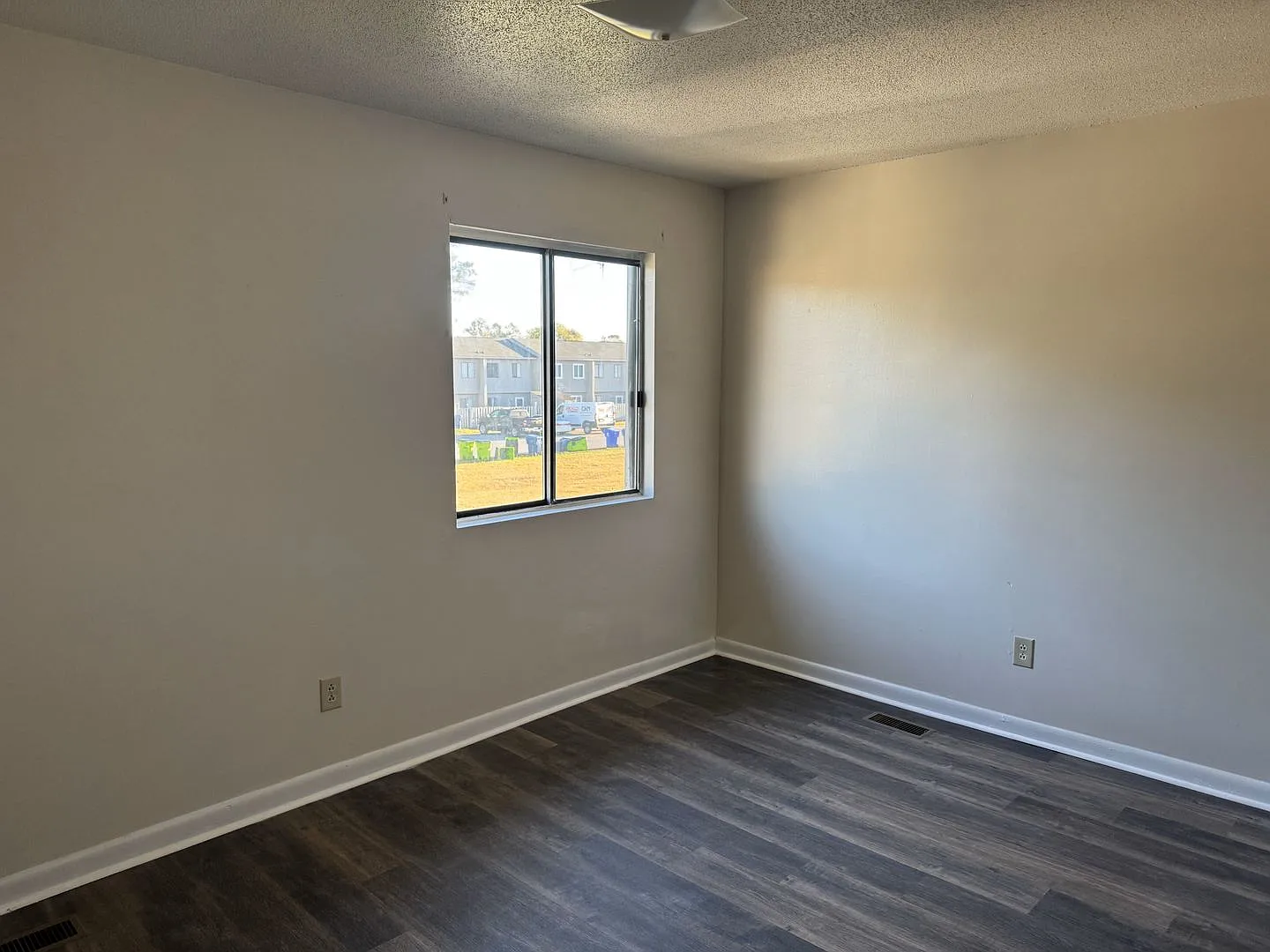 Pine Villa Town Houses — Photo 3