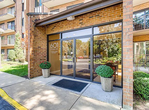 2nd image of 601 Lake Hinsdale Dr APT 102