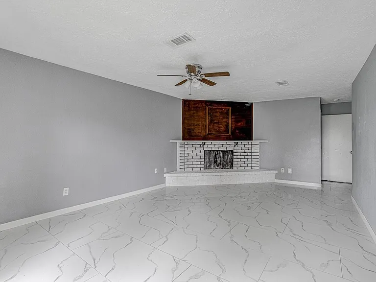 14618 Flair Dr — Photo 6