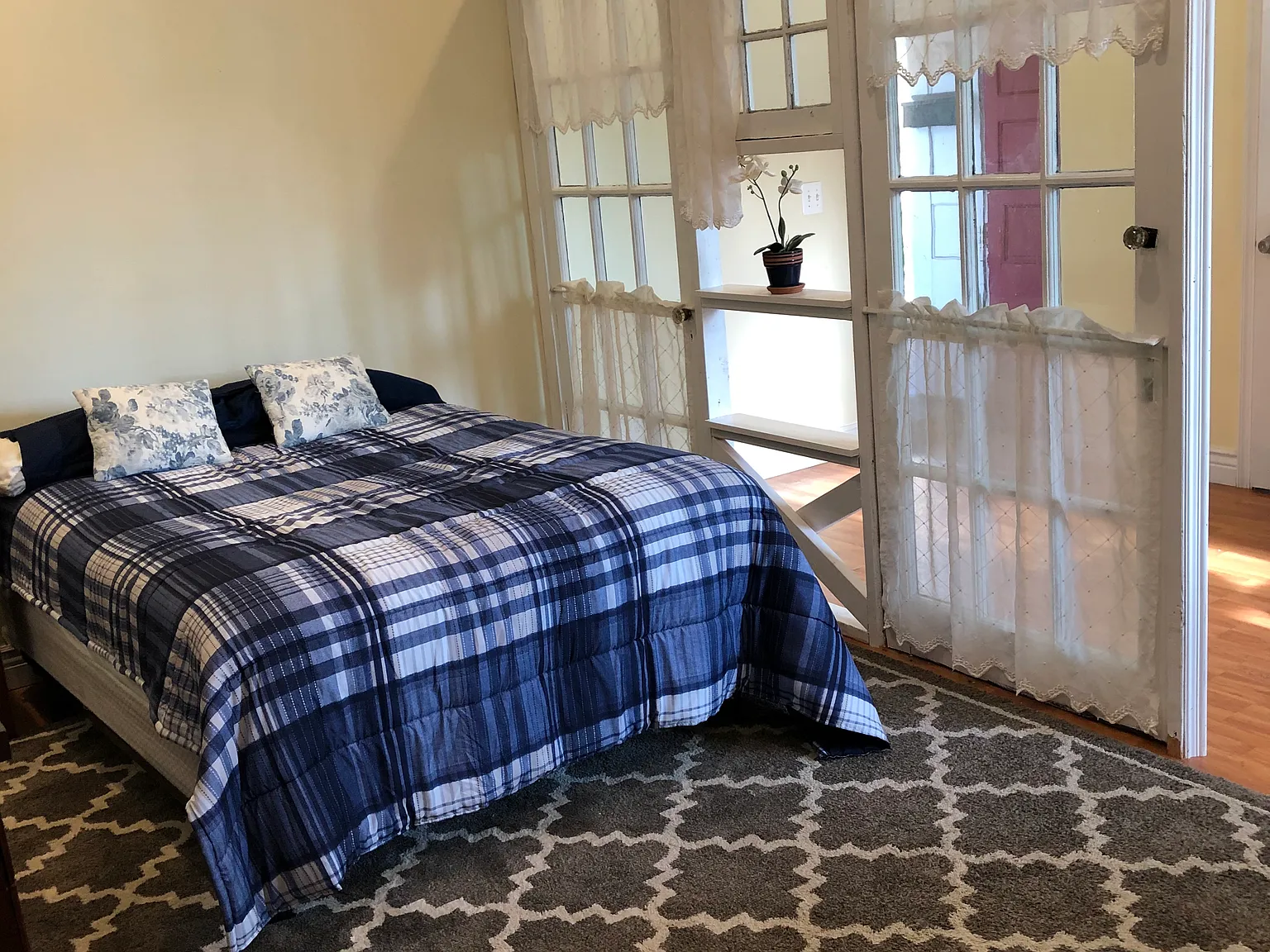 Studio, 400 sqft, $1,295 — Photo 2