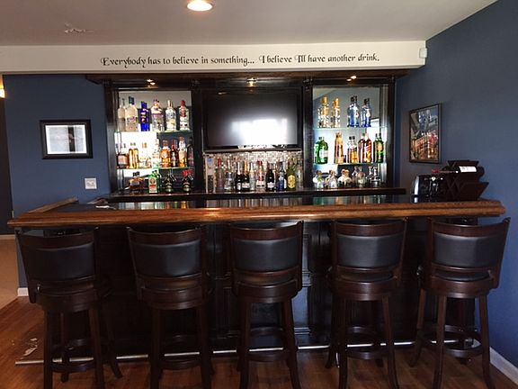 frontal view of built in Bar