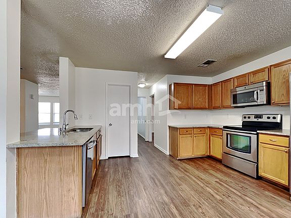 3rd image of 5205 Bedfordshire Dr
