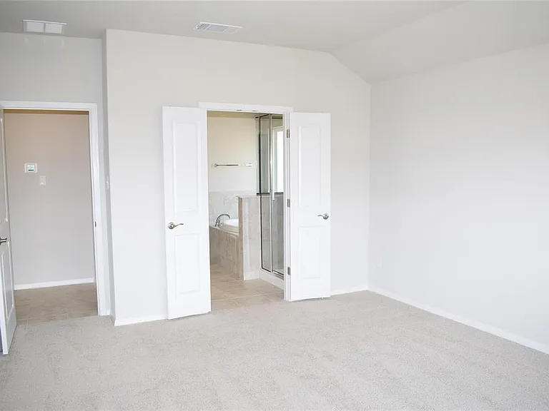 208 Shugart St — Photo 15