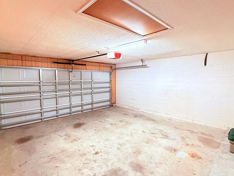 2850 Bolton Bnd — Photo 32