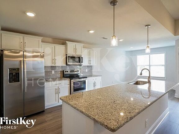 5th image of 1018 Creek Way