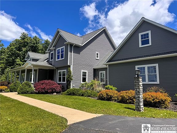 3rd image of 404 Cabbage Hill Rd