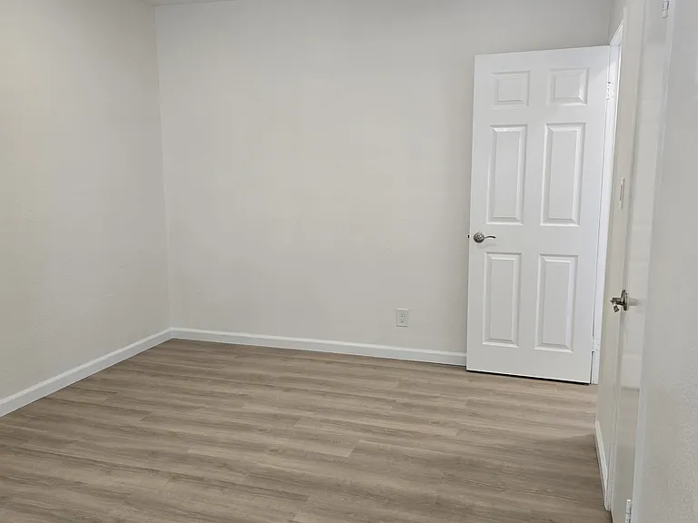 650 W Vernon Ave — Photo 7