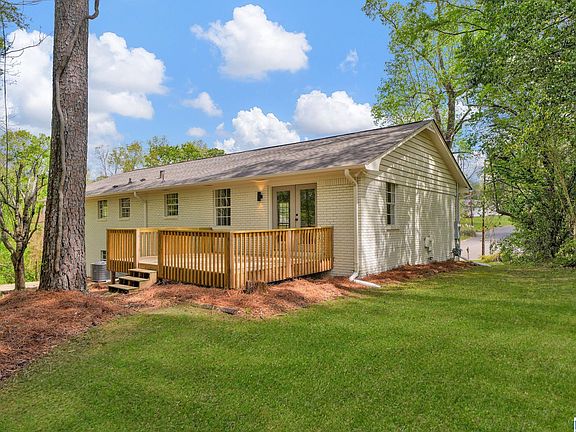 3rd image of 800 3rd Terrace Cir