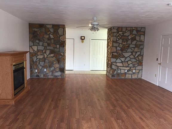 3rd image of 704 Chestnut St