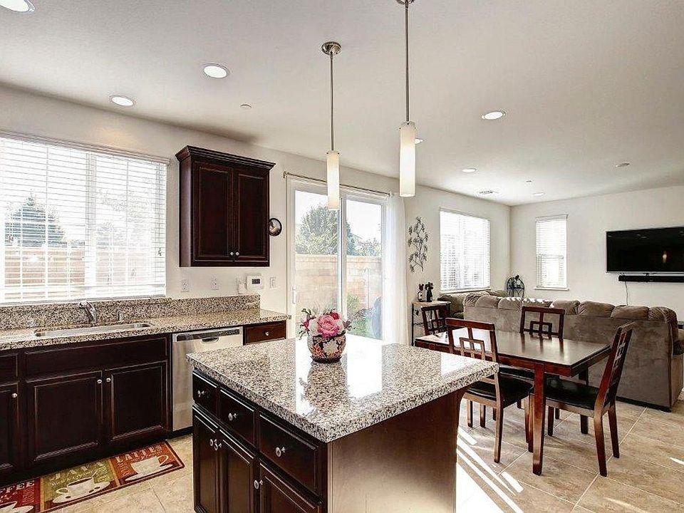 1st image of 1128 Oakbriar Cir