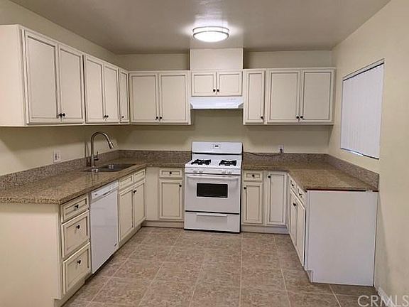 2nd image of 1908 Gardena Ave APT 5