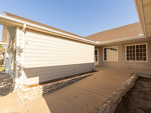 2nd image of 1421 Sierra Dr