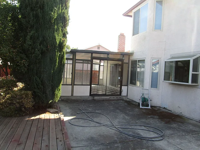 812 Briarwood Ct — Photo 17