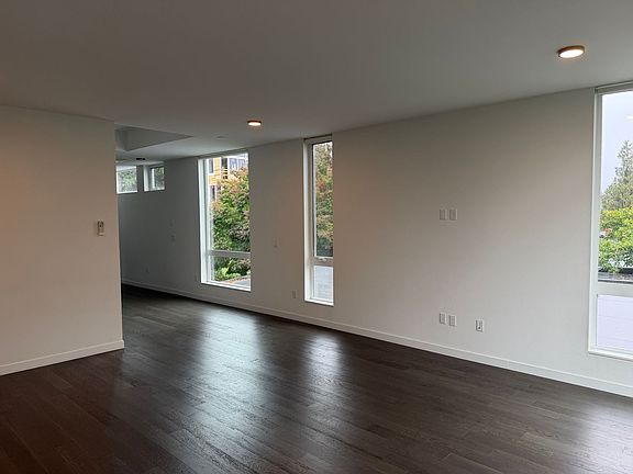 5th image of 2573 13th Ave W