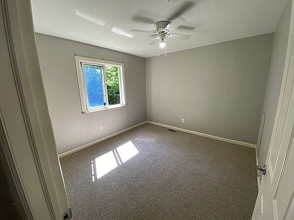 3rd image of 555 Harvey Ave