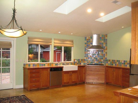 2nd image of 4054 Escuela Dr