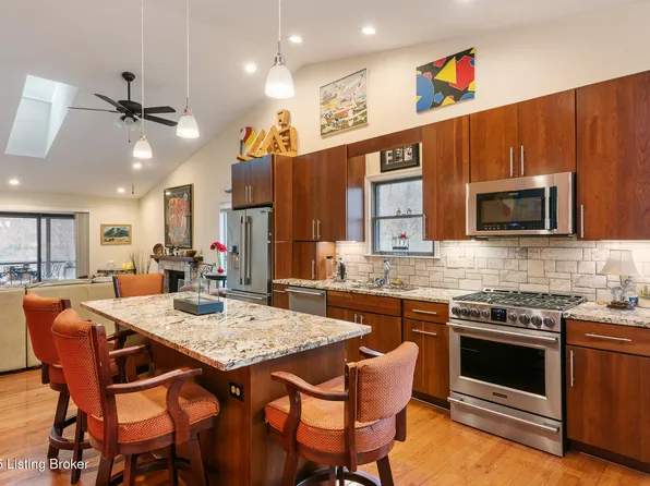 5499 Forest Lake Dr, Prospect, KY 40059