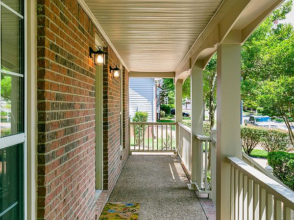 3rd image of 459 Essex Park Cir