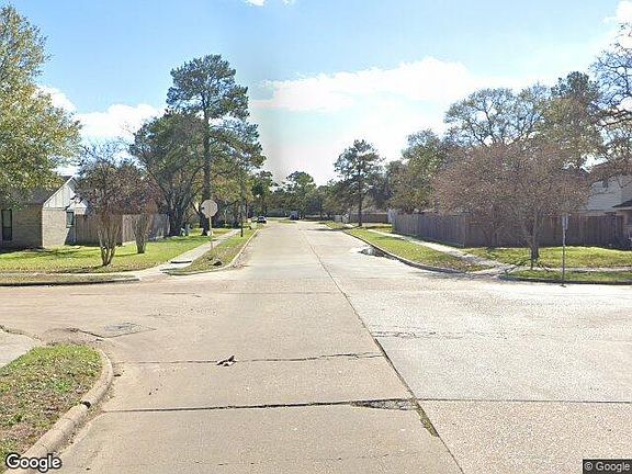 Exterior Neighborhood (street photo)