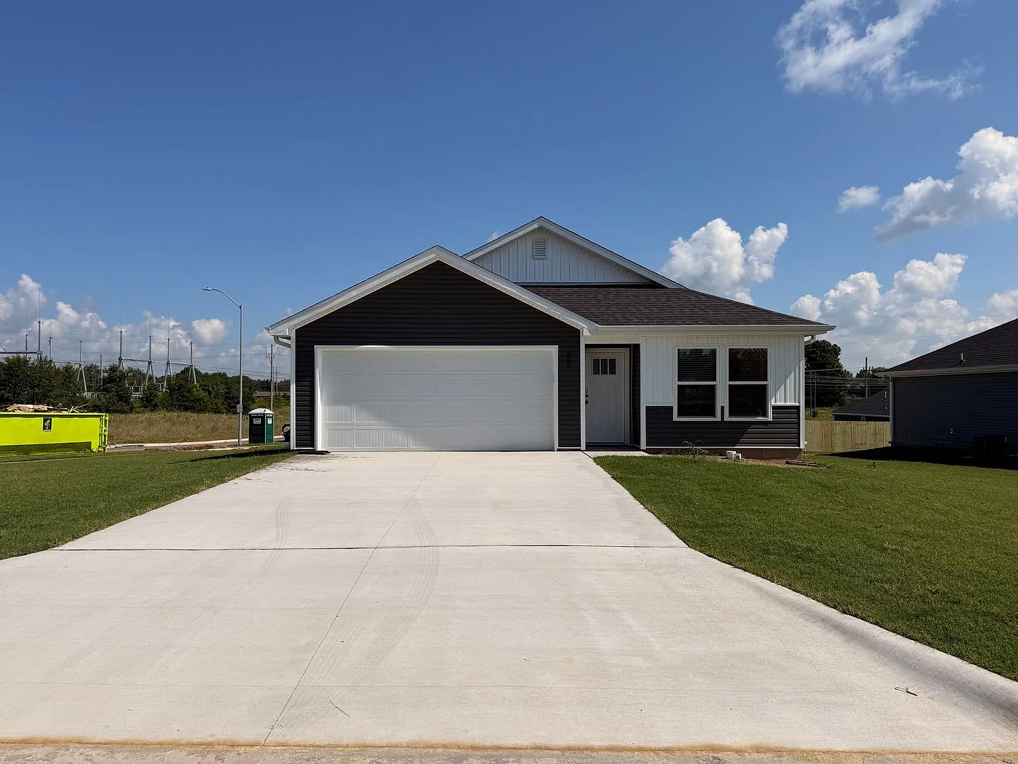 4 Bed, 2 Bath Home !! — Photo 3