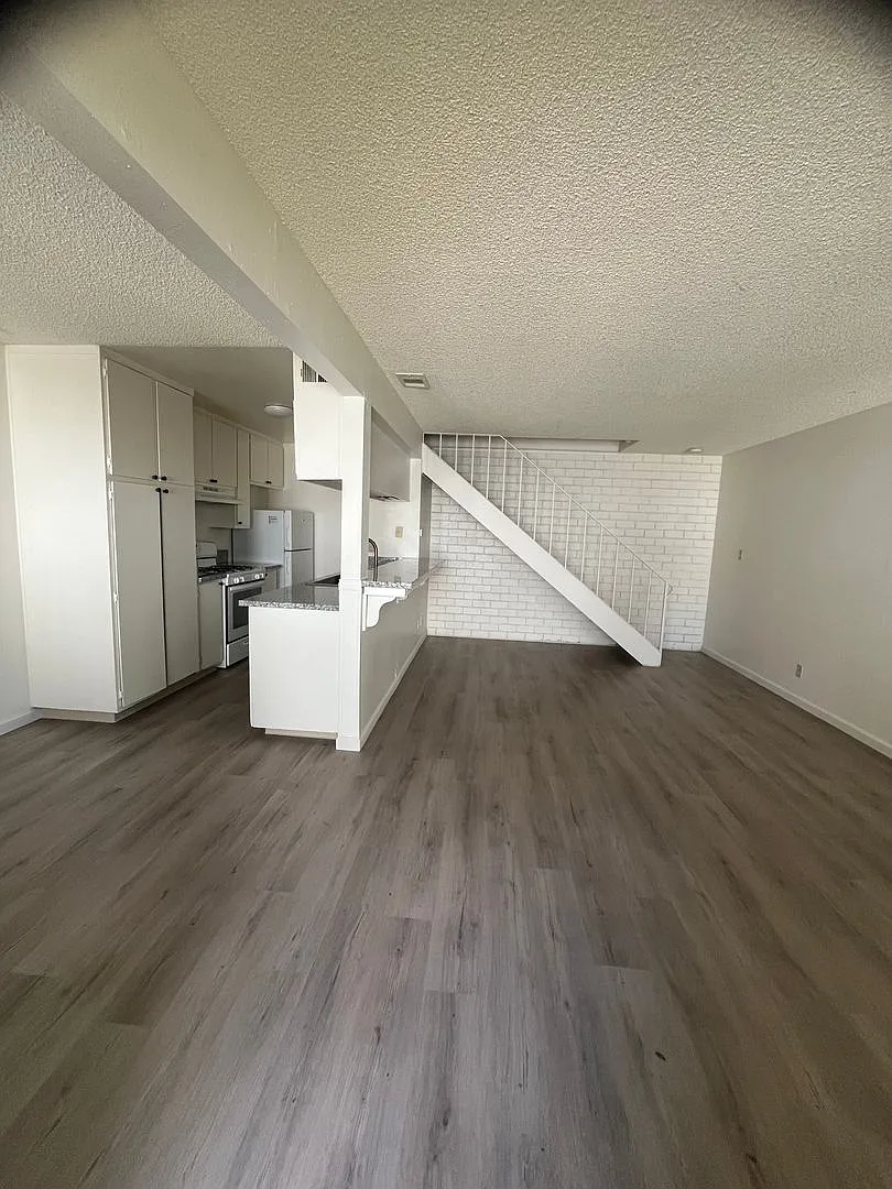 Beautiful Updated Townhome in North Davis — Photo 1