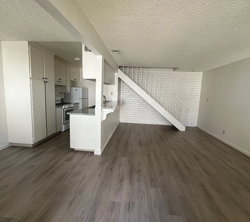 1703 Donner Ave #3