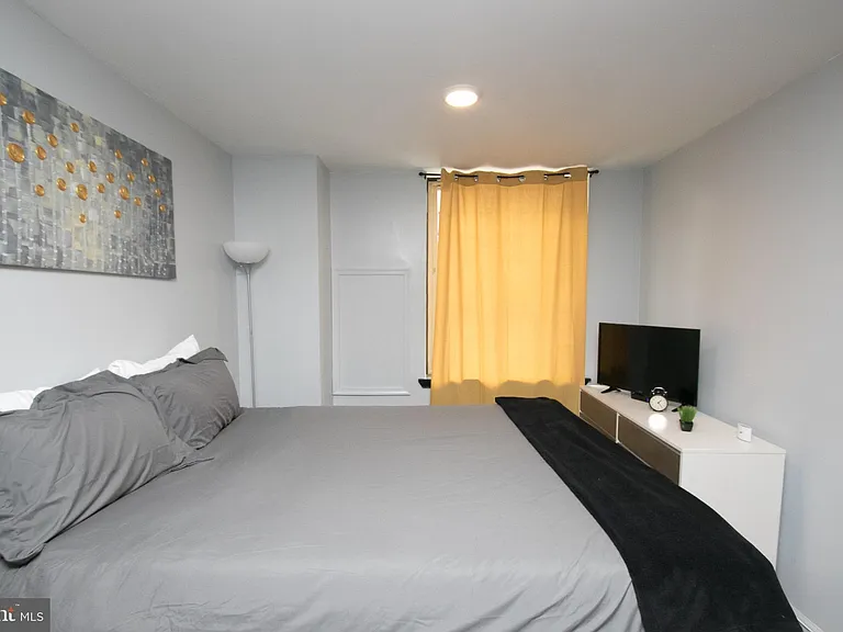 2135 Walnut St #304 — Photo 4