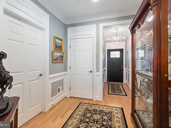 4th image of 168 Hyannis Pl