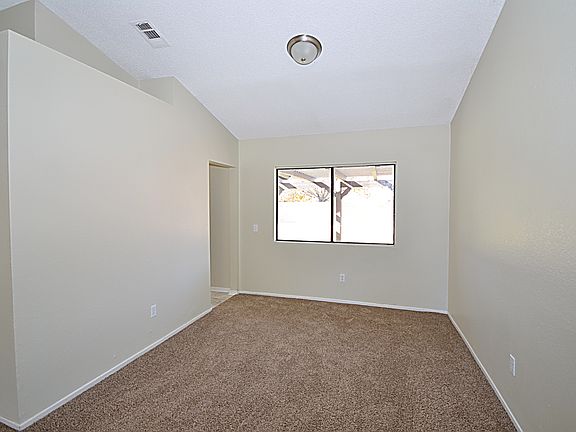 4th image of 44915 Rock Island Dr