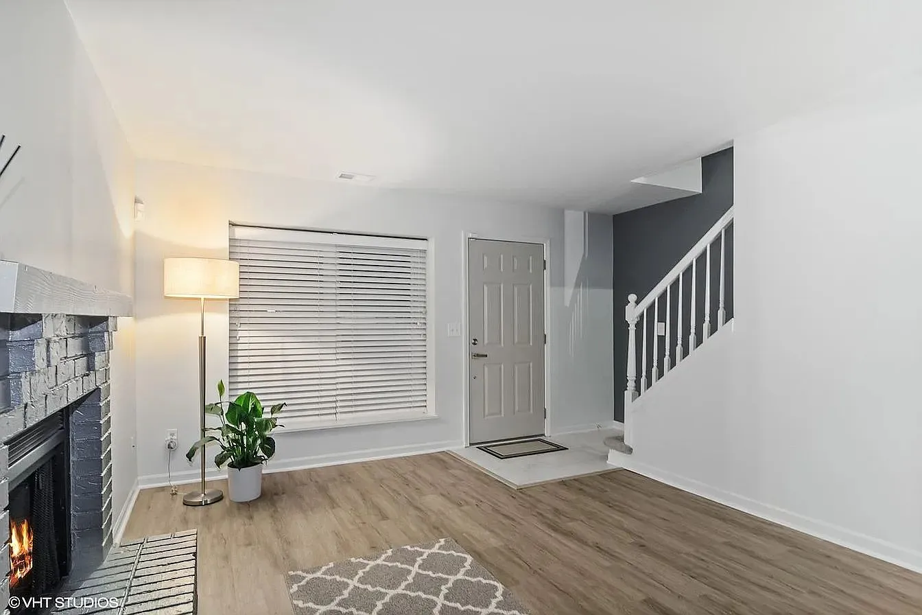 2 bed, 1.5 bath, 1024 sqft, $2,200 — Photo 3
