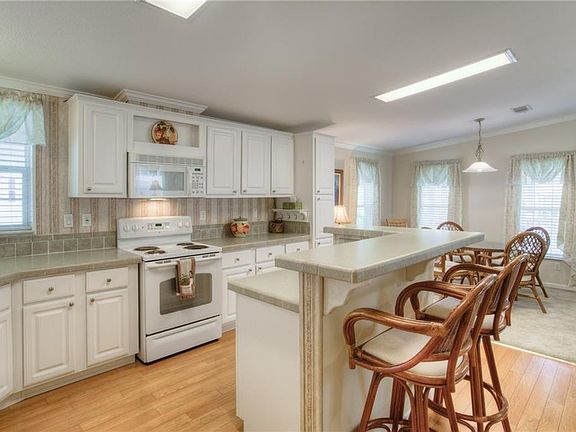 4th image of 10053 Equity Ave