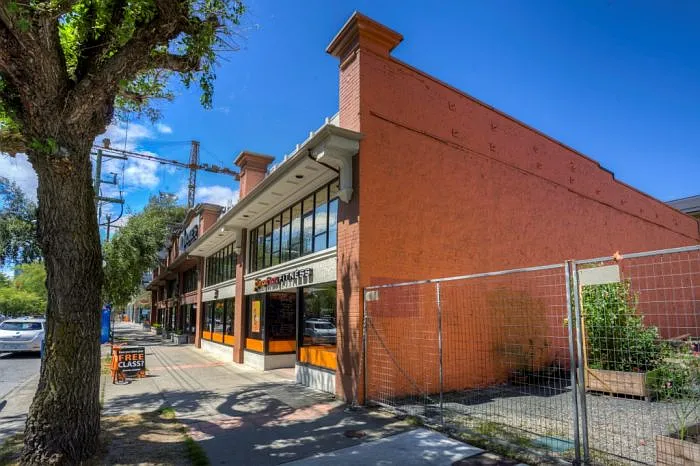 1010 Yates St #3 — Photo 8