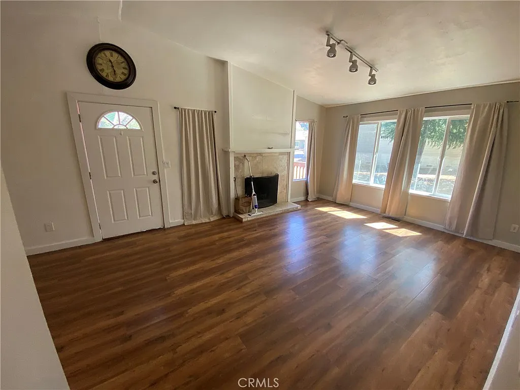 3 bed, 1.5 bath, 1080 sqft, $2,100 — Photo 4