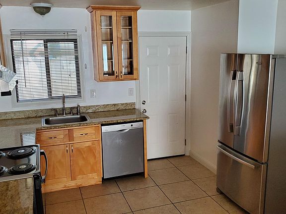 2nd image of 187 Redwood Ave