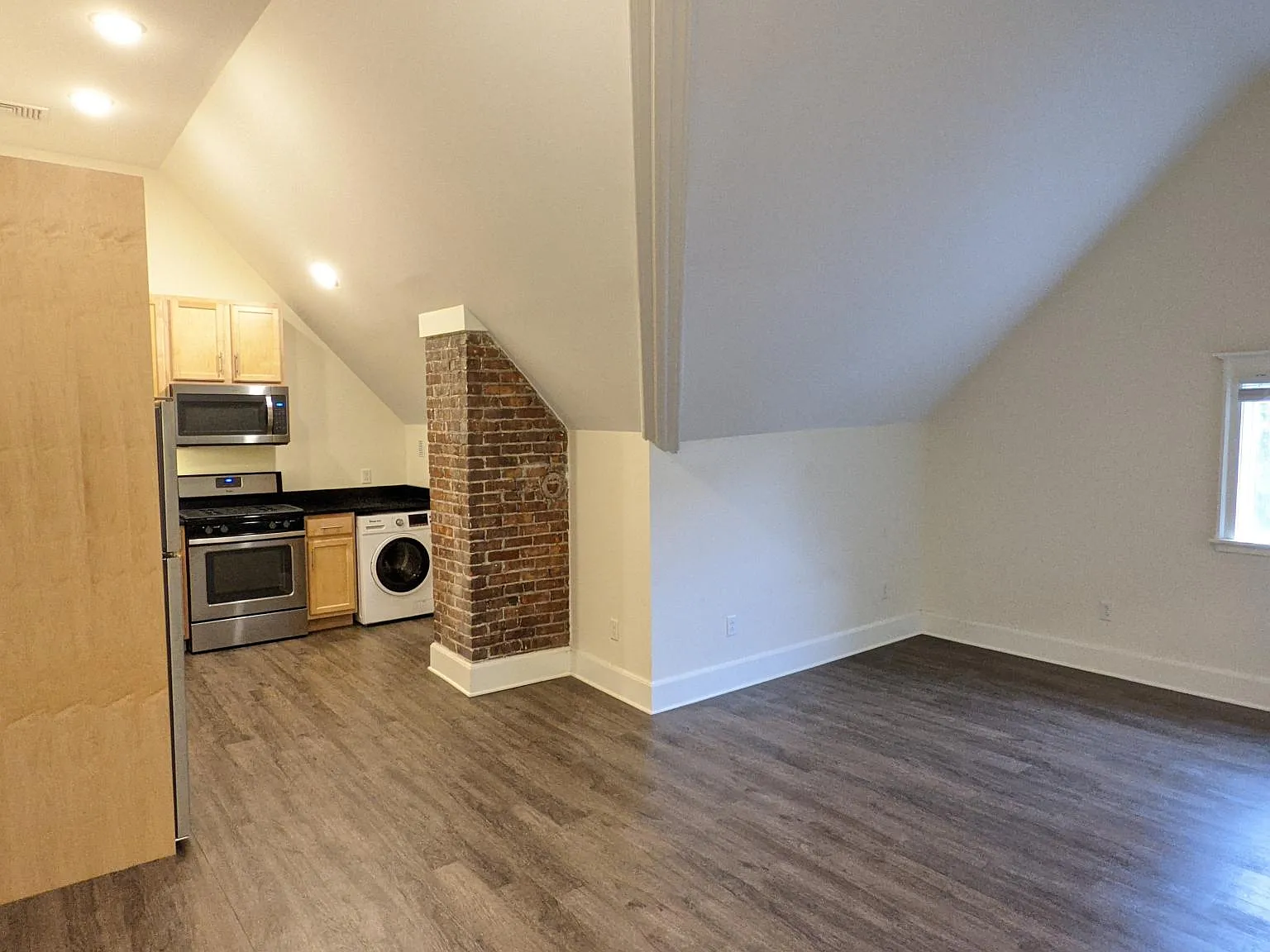 2 bed, 700 sqft, $1,500 — Photo 1
