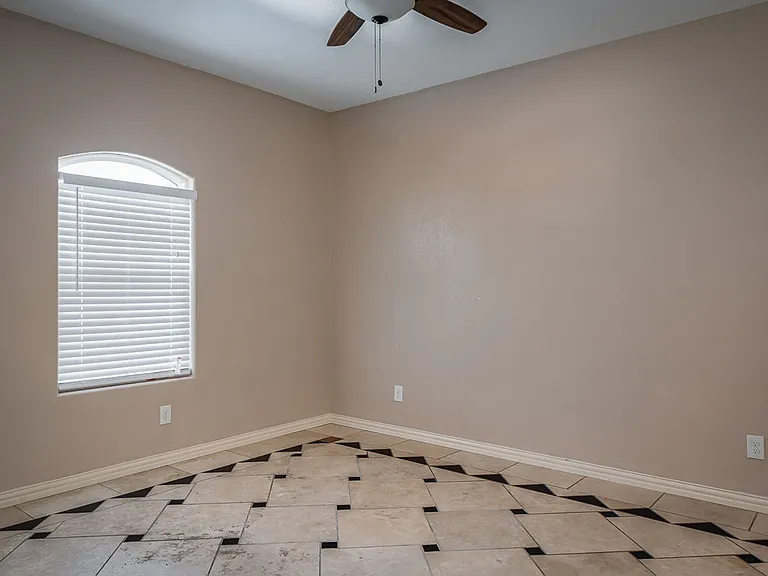 101 Margaret Ln — Photo 10