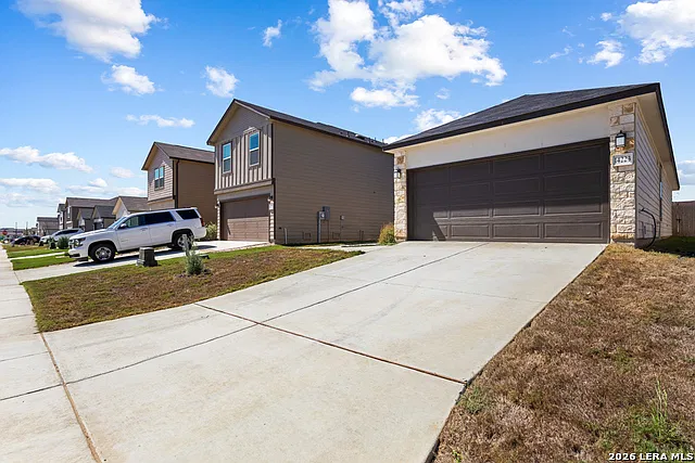 3 bed, 2.0 bath, 1252 sqft, $1,595 — Photo 2