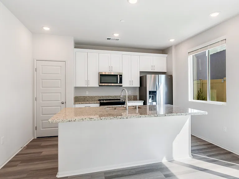 2054 Bergamot St — Photo 5