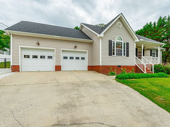 4th image of 1092 Beaumont Rd