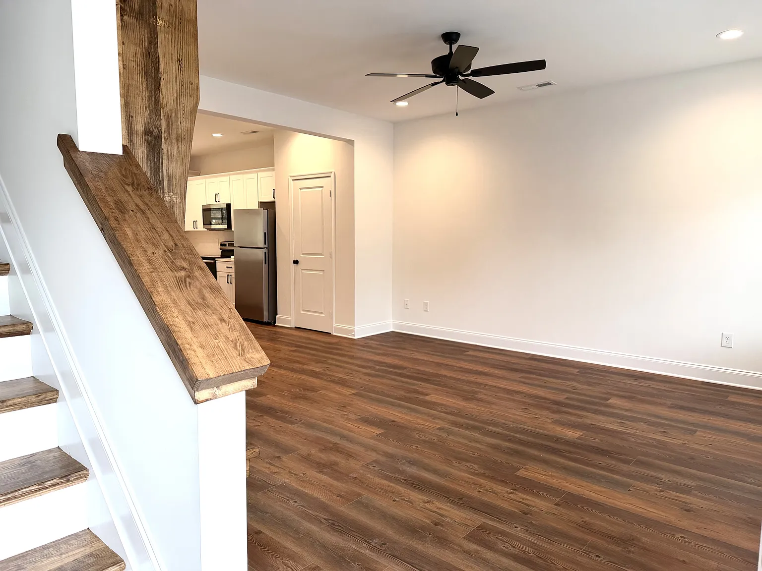 110 Aaron Pl - 711 — Photo 4