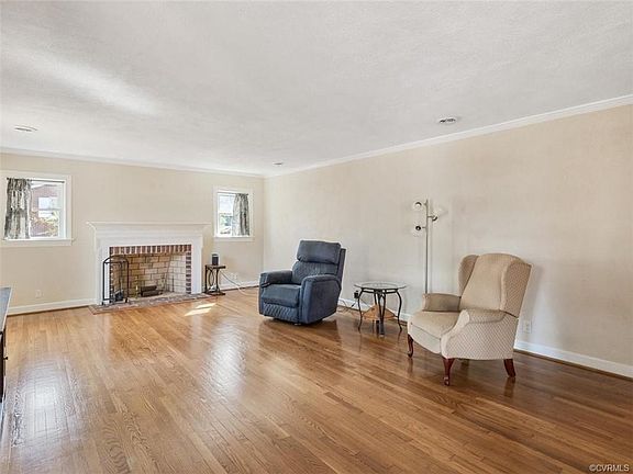 4th image of 310 N Radford Dr