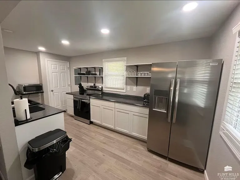 818 Tuttle St — Photo 11