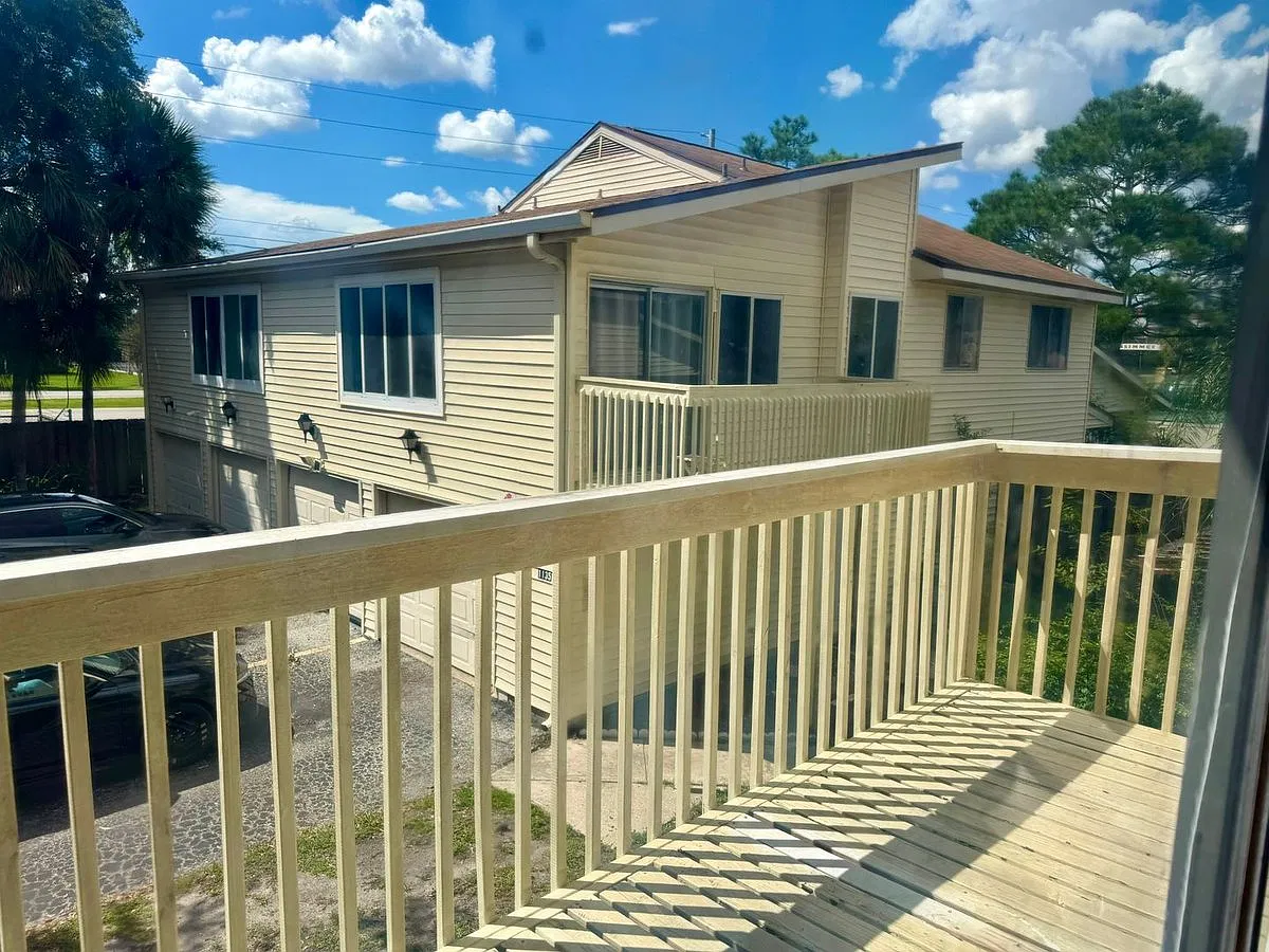1121 Spring Meadow Dr — Photo 1