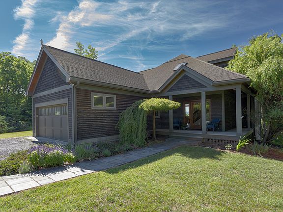 3rd image of 215 E Ridge Dr